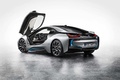 BMW i8 gris 3/4 arrière gauche porte ouverte