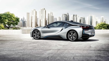 BMW i8 gris 3/4 arrière gauche