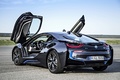 BMW i8 noir 3/4 arrière gauche portes ouvertes