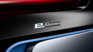 BMW i8 Spyder - grise - détail arrière 3