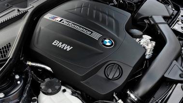 BMW M135i - blanche - moteur
