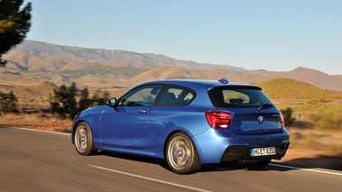 BMW M135i - bleue - 3/4 arrière gauche