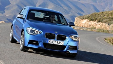 BMW M135i - bleue - face avant