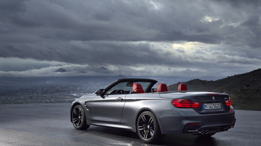 BMW M4 Cabrio 2014 - grise - 3/4 arrière gauche