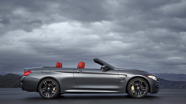 BMW M4 Cabrio 2014 - grise - profil droit ouvert