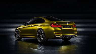 BMW M4 Concept - jaune or - 3/4 arrière gauche