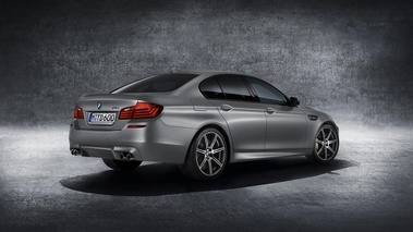 BMW M5 30 Jahre - 3/4 arrière droit