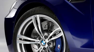 BMW M6 Cabrio - bleu - détail, jante