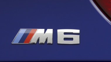 BMW M6 Cabrio - bleu - détail, moteur