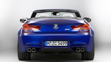 BMW M6 Cabrio - bleu - face arrière