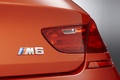 BMW M6 Coupé - orange - détail, logo