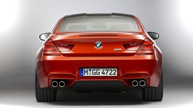 BMW M6 Coupé - orange - face arrière