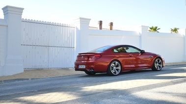 BMW M6 orange 3/4 arrière droit