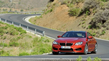 BMW M6 orange 3/4 avant gauche