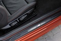BMW Série 1M orange pas de porte