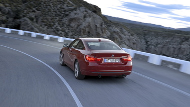 BMW Série 4 435i - rouge - 3/4 arrière gauche