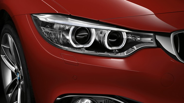 BMW Série 4 435i - rouge - détail, phare avant droit
