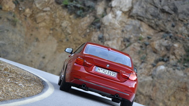 BMW Série 4 435i - rouge - face arrière filé