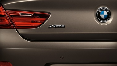 BMW Série 6 Gran Coupé - beige - logo 