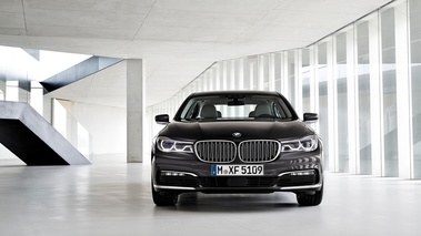 BMW Série 7 2015 - Grise - Face avant