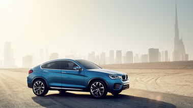 BMW X4 Concept - bleu - 3/4 avant droit