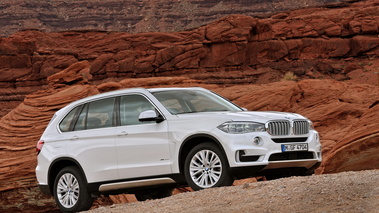 BMW X5 2013 - blanc - 3/4 avant droit