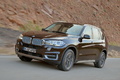 BMW X5 2013 - marron - 3/4 avant gauche dynamique