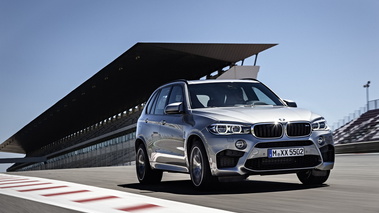 BMW X5M 2014 - Gris - 3/4 avant droit dynamique