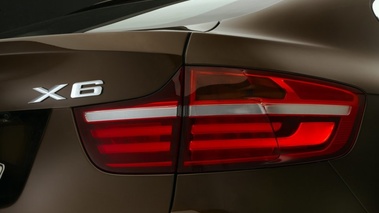 BMW X6 2012 - Marron - détail, feu arrière