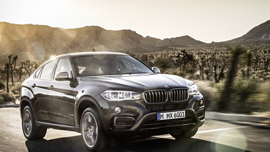 BMW X6 xDrive 50i 2014 - noir - 3/4 avant droit