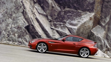 BMW Zagato Coupé rouge filé penché