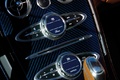 Bugatti Veyron Grand Sport Vitesse blanc/bleu console centrale debout