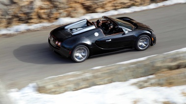 Bugatti Veyron Grand Sport Vitesse noir 3/4 arrière droit filé vue de haut