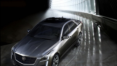 Cadillac CTS 2014 - grise - 3/4 avant gauche, vue de haut