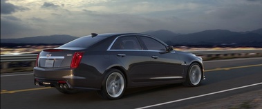 Cadillac CTS-V 2015 - Grise - 3/4 arrière droit dynamique