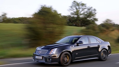 Cadillac CTS-V bleu 3/4 avant gauche travelling