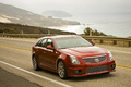 Cadillac CTS-V Wagon rouge 3/4 avant droit