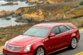 Cadillac CTS-V Wagon rouge 3/4 avant gauche debout