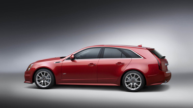 Cadillac CTS-V Wagon rouge profil