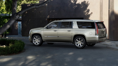 Cadillac Escalade 2015 ESV - Gris - 3/4 arrière gauche