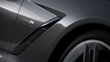 Chevrolet Corvette C7 Stingray anthracite logo aile avant