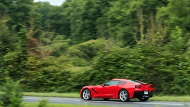 Chevrolet Corvette C7 Stingray rouge 3/4 arrière gauche filé 