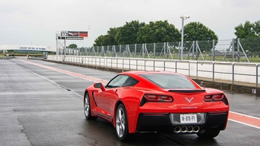 Chevrolet Corvette C7 Stingray rouge 3/4 arrière gauche