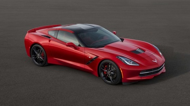 Chevrolet Corvette C7 Stingray rouge 3/4 avant droit vue de haut