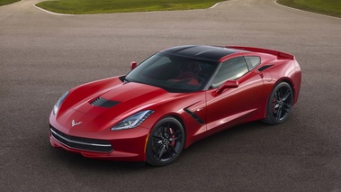 Chevrolet Corvette C7 Stingray rouge 3/4 avant gauche vue de haut