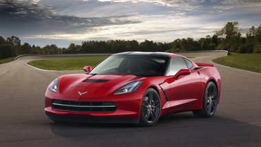 Chevrolet Corvette C7 Stingray rouge 3/4 avant gauche