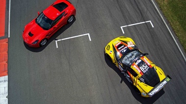 Chevrolet Corvette C7 Stingray rouge & C6R jaune 2