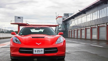 Chevrolet Corvette C7 Stingray rouge face avant