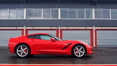 Chevrolet Corvette C7 Stingray rouge profil