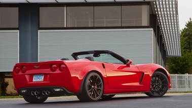 Corvette 427 Cabrio Collector Edition - rouge - 3/4 arrière droit